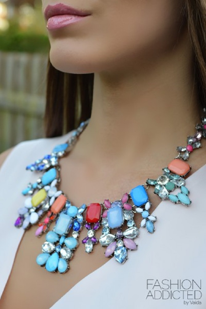 Zara-colorful-rhinestone-statement-necklace