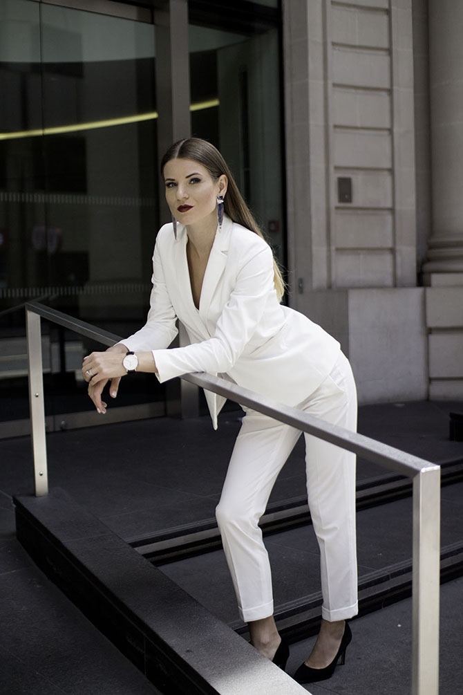 white women suit fashion blogger london streetstyle Fashion Addicted