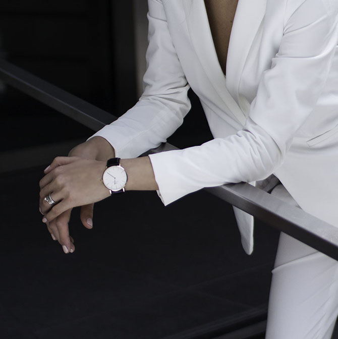 white-women-suit-fashion-blogger