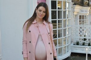 pink-trench-coat-maternity-outfit-6