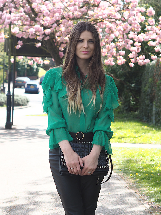 how-to-wear-green-top-fashion-blogger-london
