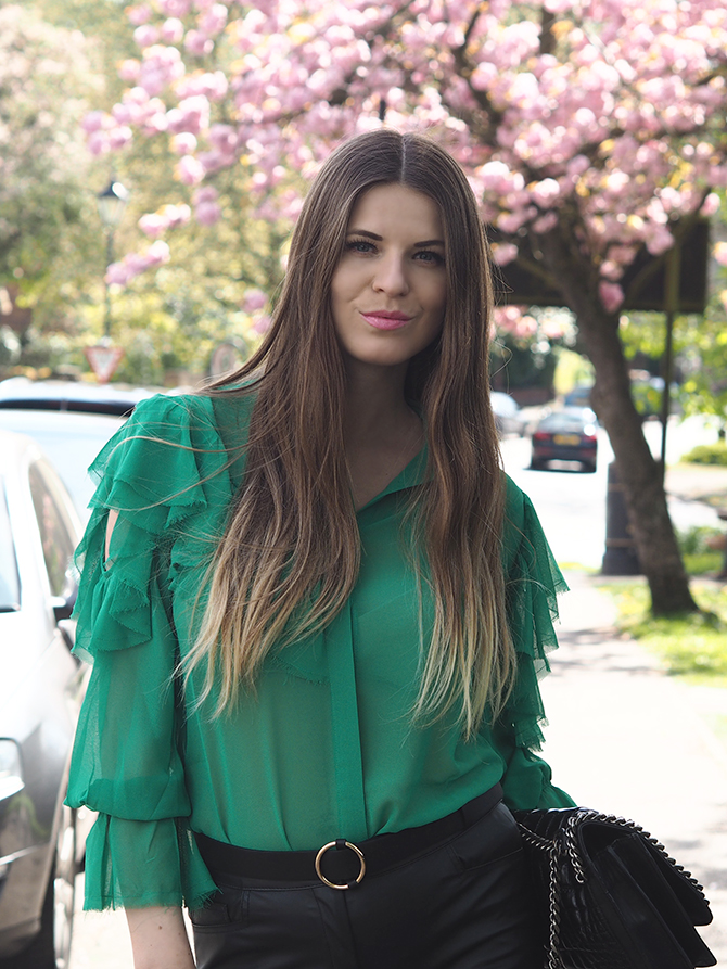 how-to-wear-green-top-fashion-blogger-london