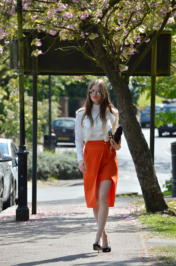 How To Wear Orange Skirt