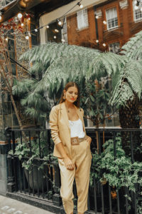 mustard-yellow-suit-fashion-blogger-london-mango-rafia-belt-4