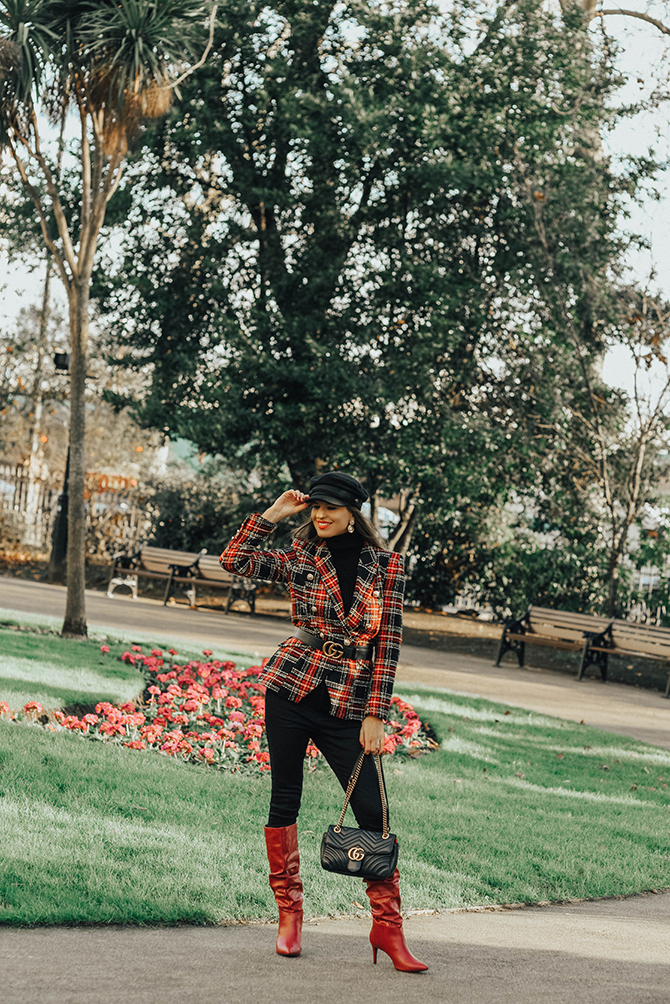 how-to-wear-tartan-blazer-gucci-handbag-good-american-jeans-baker-hat-fashion-blogger-london