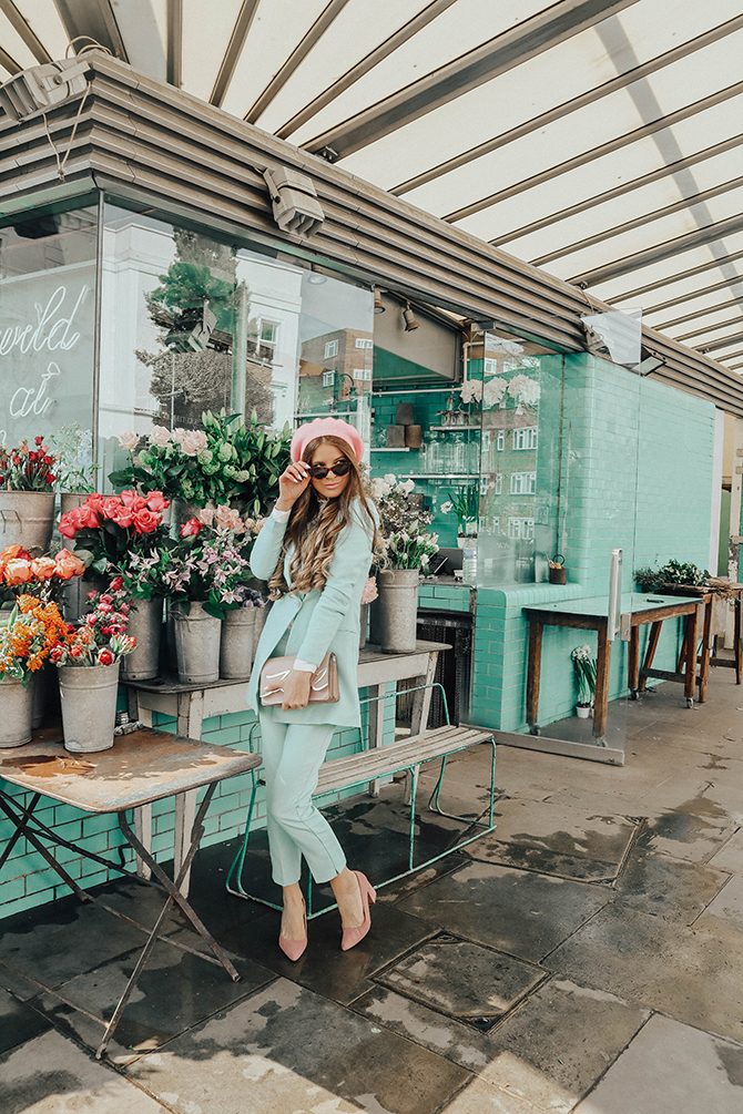 mint-green-suit-pink-beret-karl-lagerfeld-signature-bag-fashion-blogger-london-4