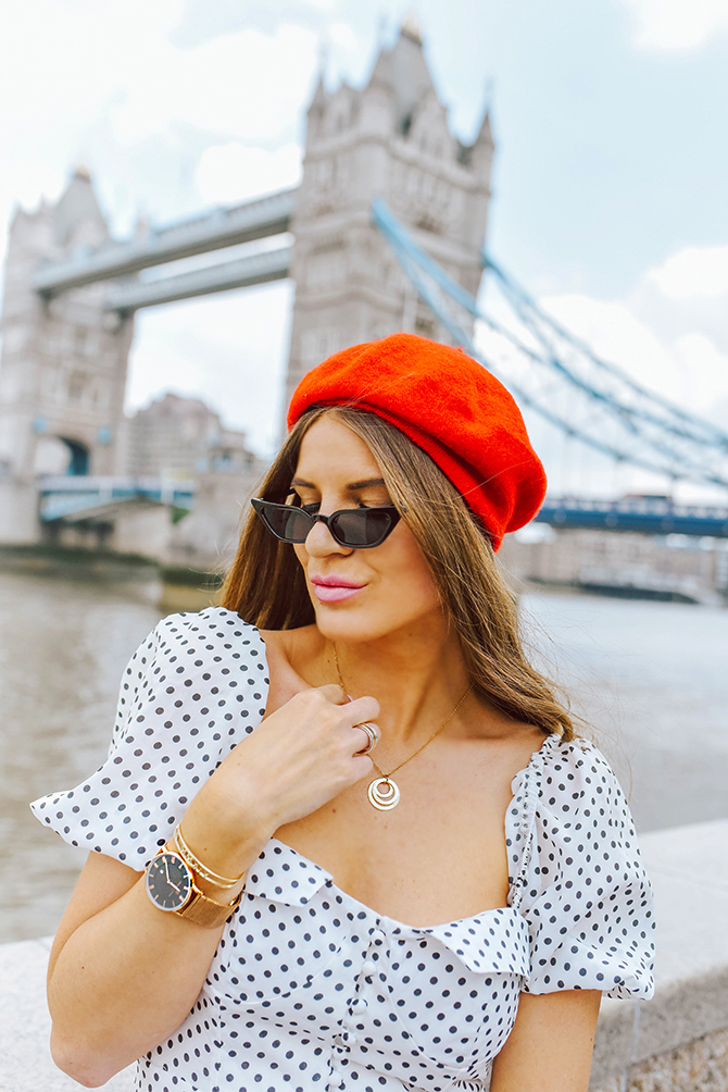 polka-dot-dress-red-beret-onecklace-fashion-blogger-london-tower-bridge-4