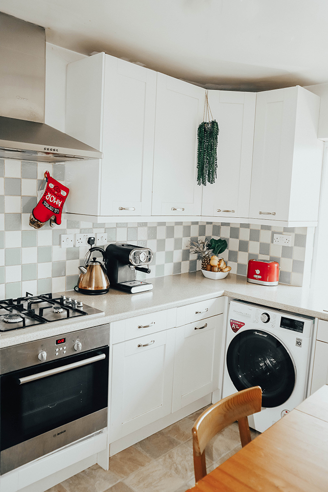 fashion-blogger-london-home-tour-harrow-on-the-hill-flat-kitchen