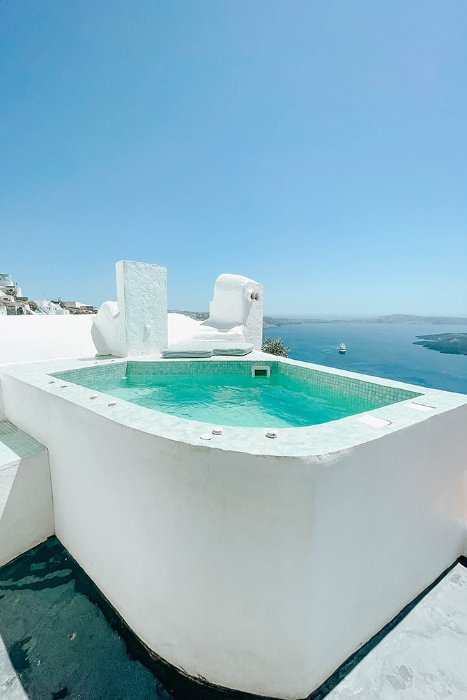 maria-paradeiso-santorini-hotel-jacuzzi